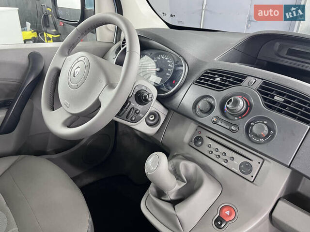 Синий Рено Кенгу, объемом двигателя 1.6 л и пробегом 160 тыс. км за 7500 $, фото 44 на Automoto.ua