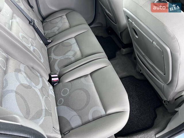 Синий Рено Кенгу, объемом двигателя 1.6 л и пробегом 160 тыс. км за 7500 $, фото 69 на Automoto.ua