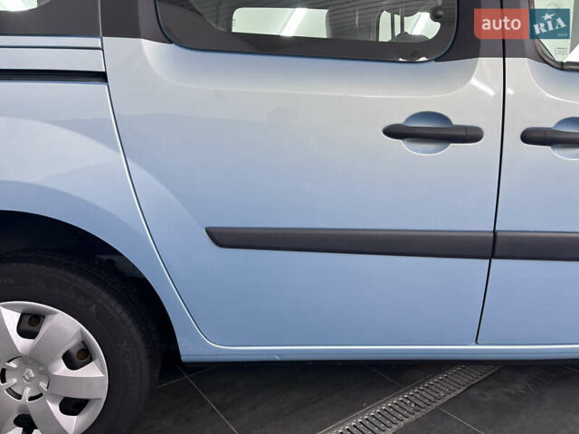 Синий Рено Кенгу, объемом двигателя 1.6 л и пробегом 160 тыс. км за 7500 $, фото 31 на Automoto.ua