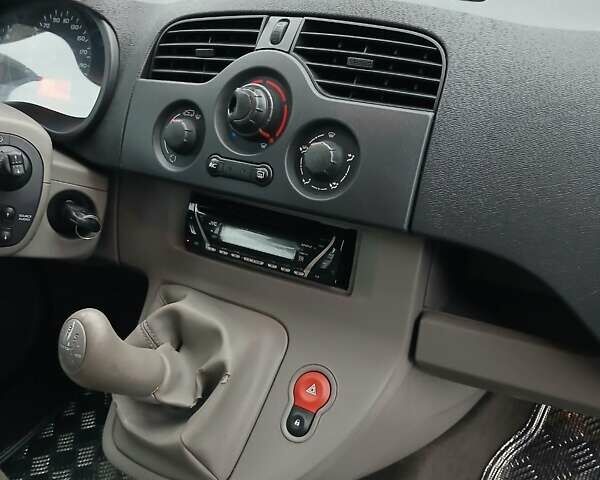 Синий Рено Кенгу, объемом двигателя 1.6 л и пробегом 220 тыс. км за 6850 $, фото 29 на Automoto.ua