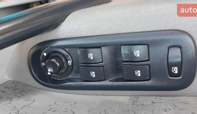 Синій Рено Кєнгу, об'ємом двигуна 1.6 л та пробігом 233 тис. км за 7999 $, фото 30 на Automoto.ua