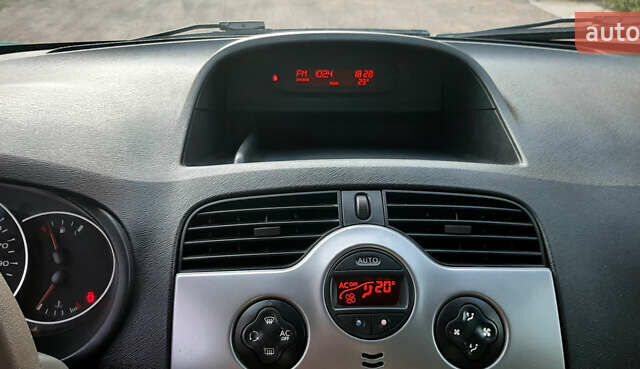 Синій Рено Кєнгу, об'ємом двигуна 1.6 л та пробігом 233 тис. км за 7999 $, фото 36 на Automoto.ua