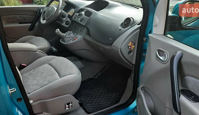Синий Рено Кенгу, объемом двигателя 1.6 л и пробегом 233 тыс. км за 7750 $, фото 41 на Automoto.ua