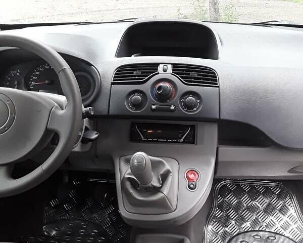 Рено Кєнгу 2009 у Хороле на Automoto.ua Синій Рено Кєнгу, об'ємом двигуна 1.6 л та пробігом 220 тис. км за 6900 $, фото 16 на Automoto.ua