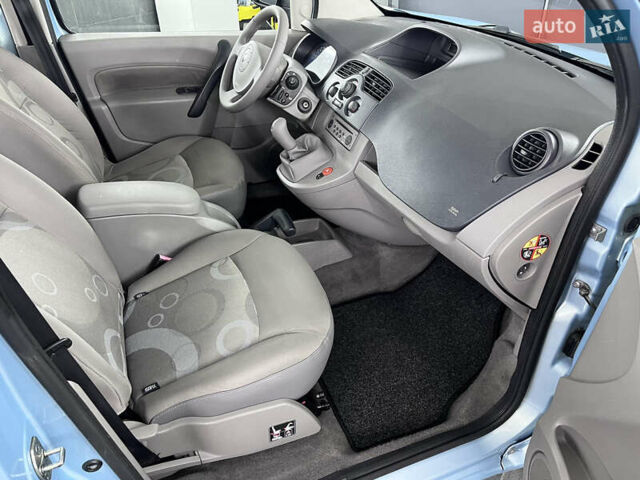Синий Рено Кенгу, объемом двигателя 1.6 л и пробегом 160 тыс. км за 7500 $, фото 63 на Automoto.ua