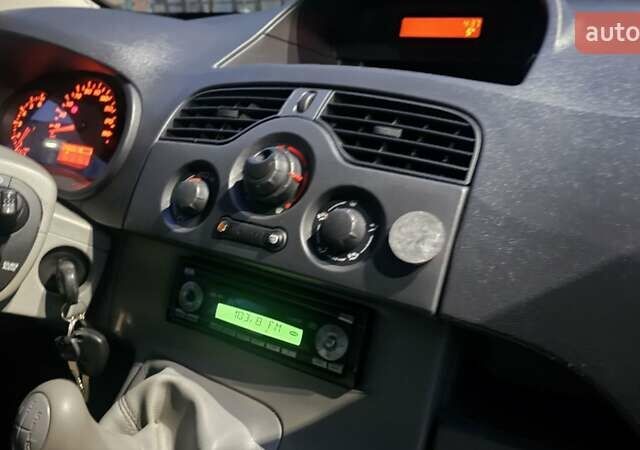 Синій Рено Кєнгу, об'ємом двигуна 1.5 л та пробігом 246 тис. км за 6350 $, фото 30 на Automoto.ua