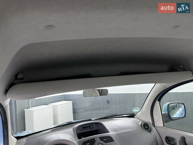 Синий Рено Кенгу, объемом двигателя 1.6 л и пробегом 160 тыс. км за 7500 $, фото 61 на Automoto.ua