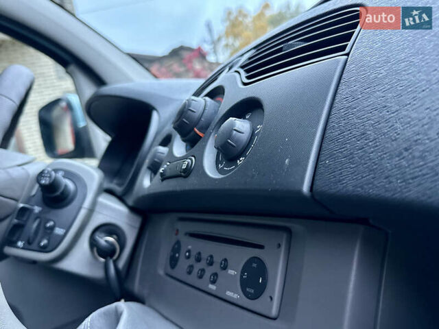 Синий Рено Кенгу, объемом двигателя 1.6 л и пробегом 205 тыс. км за 8550 $, фото 47 на Automoto.ua