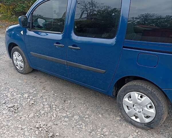 Рено Кенгу 2010 в Ромнах на Automoto.ua Синий Рено Кенгу, объемом двигателя 1.6 л и пробегом 192 тыс. км за 7300 $, фото 3 на Automoto.ua