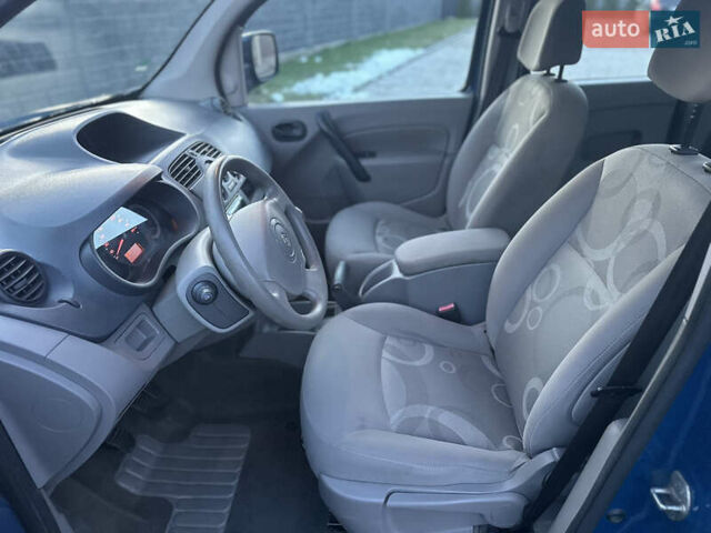 Синий Рено Кенгу, объемом двигателя 1.6 л и пробегом 218 тыс. км за 5799 $, фото 13 на Automoto.ua