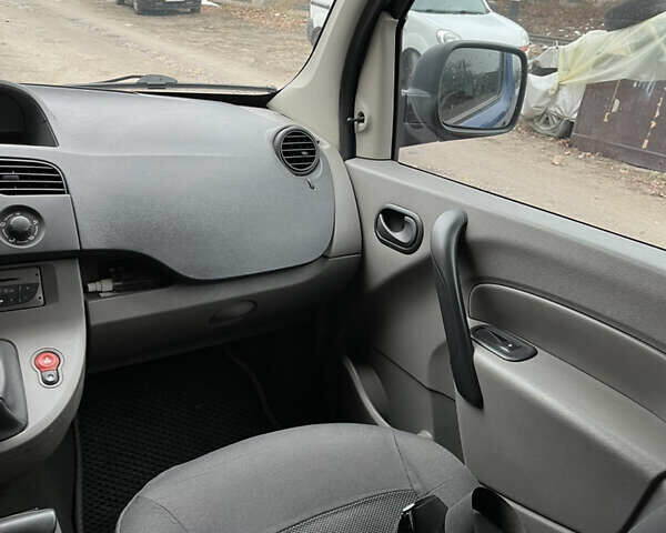 Синий Рено Кенгу, объемом двигателя 1.5 л и пробегом 352 тыс. км за 7100 $, фото 9 на Automoto.ua