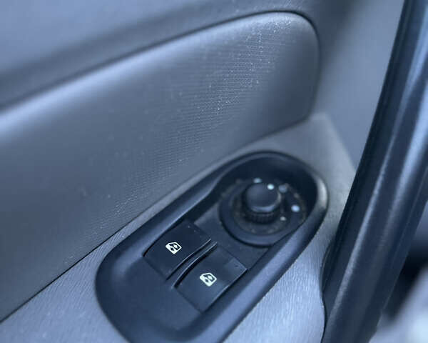 Синий Рено Кенгу, объемом двигателя 1.6 л и пробегом 218 тыс. км за 5799 $, фото 15 на Automoto.ua