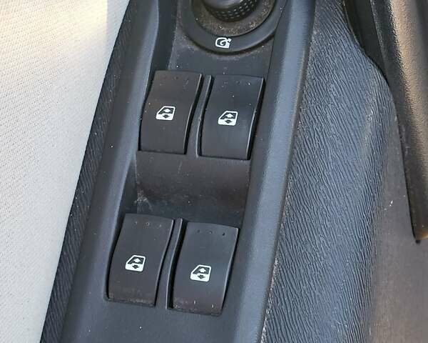 Синий Рено Кенгу, объемом двигателя 1.6 л и пробегом 190 тыс. км за 8200 $, фото 8 на Automoto.ua