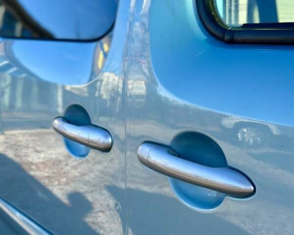 Синий Рено Кенгу, объемом двигателя 1.5 л и пробегом 215 тыс. км за 8999 $, фото 3 на Automoto.ua