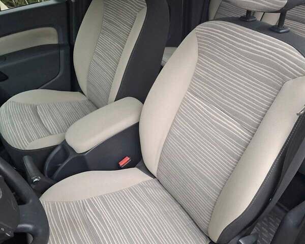 Синий Рено Кенгу, объемом двигателя 0 л и пробегом 150 тыс. км за 9000 $, фото 10 на Automoto.ua