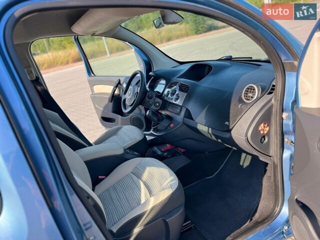 Синий Рено Кенгу, объемом двигателя 1.5 л и пробегом 262 тыс. км за 8499 $, фото 8 на Automoto.ua