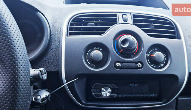 Синий Рено Кенгу, объемом двигателя 1.5 л и пробегом 290 тыс. км за 10300 $, фото 12 на Automoto.ua