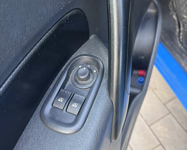 Рено Кєнгу 2013 у Дубно на Automoto.ua Синій Рено Кєнгу, об'ємом двигуна 0 л та пробігом 32 тис. км за 5200 $, фото 16 на Automoto.ua