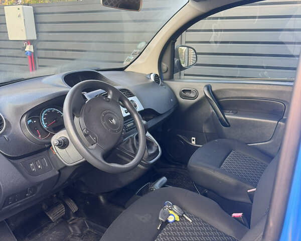 Рено Кєнгу 2013 у Дубно на Automoto.ua Синій Рено Кєнгу, об'ємом двигуна 0 л та пробігом 32 тис. км за 5200 $, фото 10 на Automoto.ua