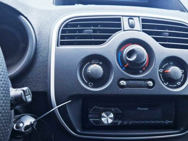 Рено Кенгу 2013 в Одессе на Automoto.ua Синий Рено Кенгу, объемом двигателя 1.5 л и пробегом 211 тыс. км за 10700 $, фото 12 на Automoto.ua