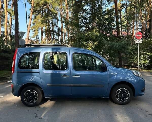 Синий Рено Кенгу, объемом двигателя 1.5 л и пробегом 208 тыс. км за 9900 $, фото 4 на Automoto.ua