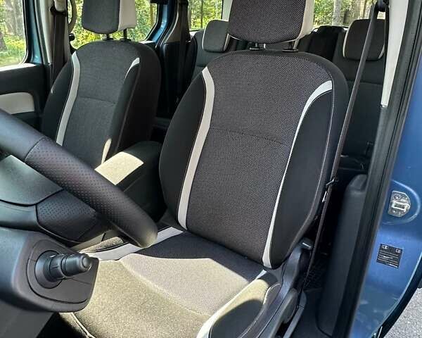 Синий Рено Кенгу, объемом двигателя 1.5 л и пробегом 208 тыс. км за 9900 $, фото 12 на Automoto.ua