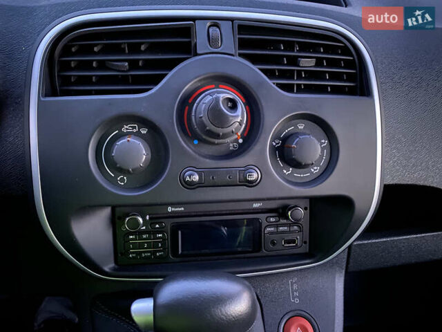 Синий Рено Кенгу, объемом двигателя 0 л и пробегом 39 тыс. км за 6700 $, фото 30 на Automoto.ua