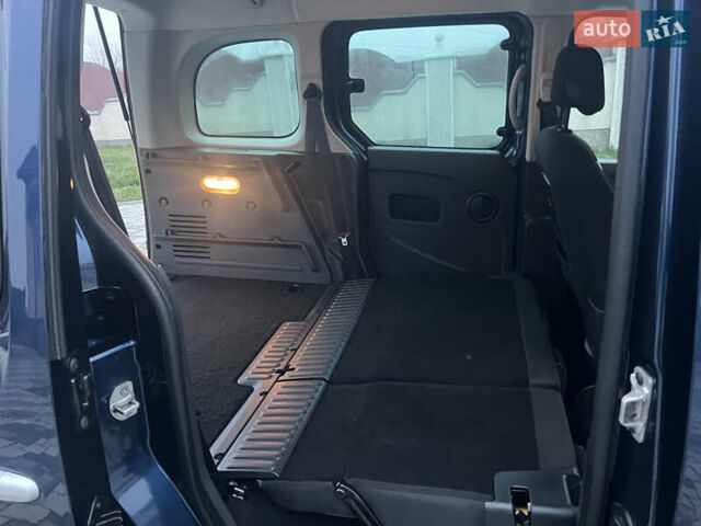 Синий Рено Кенгу, объемом двигателя 1.5 л и пробегом 180 тыс. км за 12750 $, фото 48 на Automoto.ua