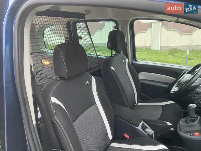 Синий Рено Кенгу, объемом двигателя 1.5 л и пробегом 180 тыс. км за 12750 $, фото 109 на Automoto.ua