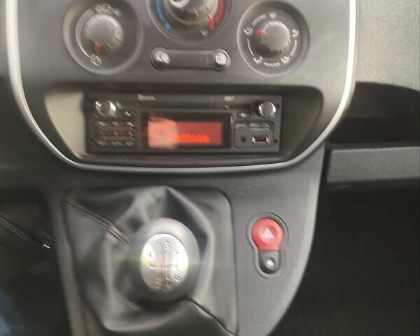 Синий Рено Кенгу, объемом двигателя 0 л и пробегом 210 тыс. км за 12431 $, фото 20 на Automoto.ua