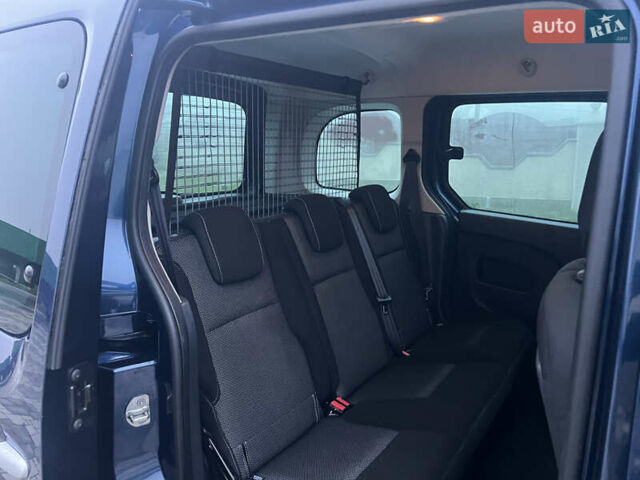 Синий Рено Кенгу, объемом двигателя 1.5 л и пробегом 180 тыс. км за 12750 $, фото 27 на Automoto.ua