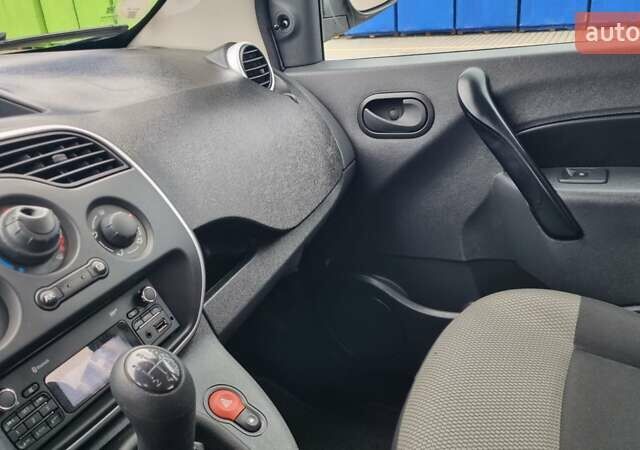 Синій Рено Кєнгу, об'ємом двигуна 1.5 л та пробігом 130 тис. км за 13700 $, фото 17 на Automoto.ua