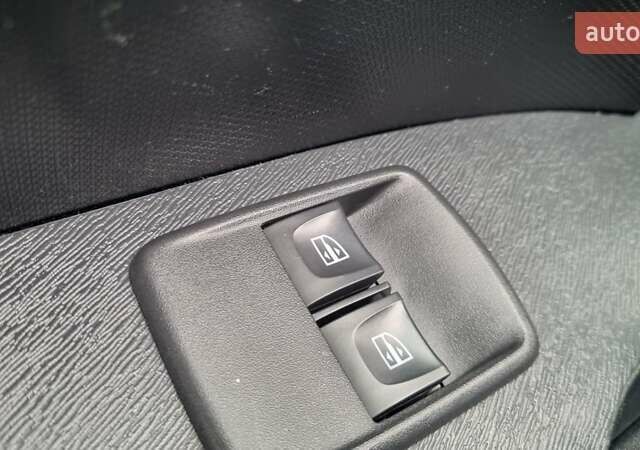 Синій Рено Кєнгу, об'ємом двигуна 1.5 л та пробігом 130 тис. км за 13700 $, фото 22 на Automoto.ua