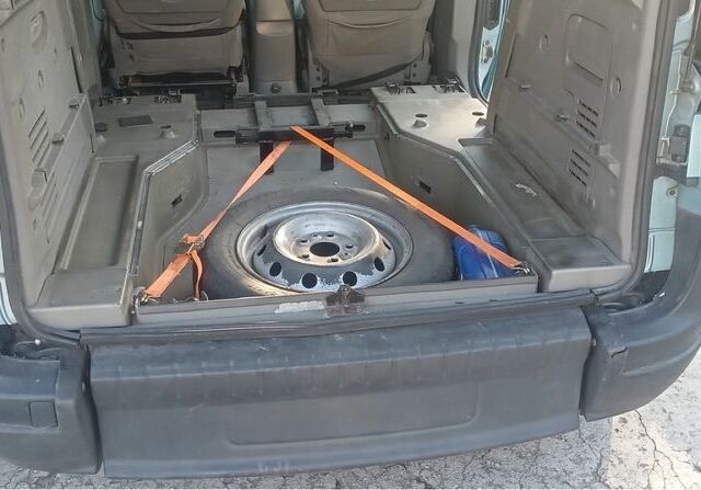 Синій Рено Кєнгу, об'ємом двигуна 1.5 л та пробігом 280 тис. км за 5800 $, фото 8 на Automoto.ua