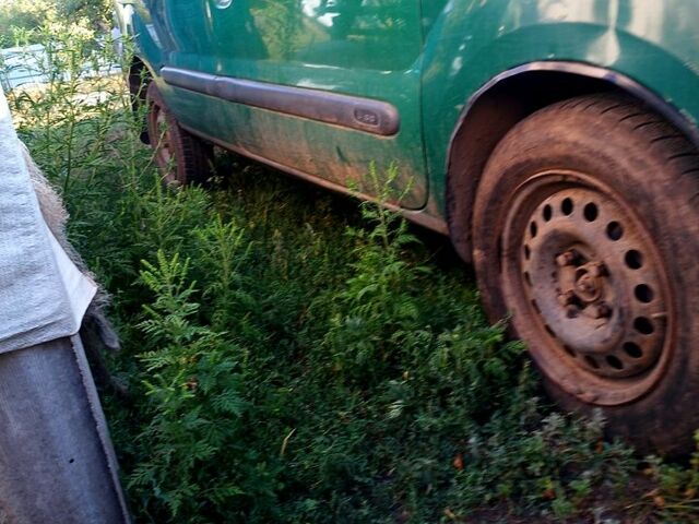 Рено Кенгу 2004 в Первомайск на Automoto.ua Зеленый Рено Кенгу, объемом двигателя 1.9 л и пробегом 350 тыс. км за 1900 $, фото 5 на Automoto.ua