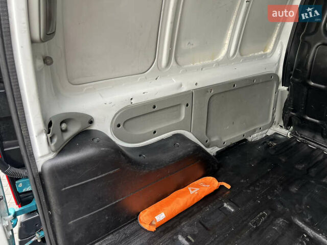 Зелений Рено Кєнгу, об'ємом двигуна 1.46 л та пробігом 220 тис. км за 3200 $, фото 19 на Automoto.ua