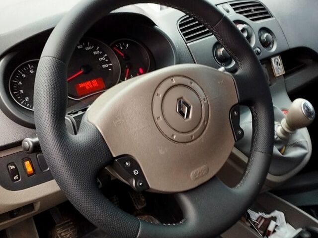 Зеленый Рено Кенгу, объемом двигателя 1.5 л и пробегом 325 тыс. км за 4700 $, фото 3 на Automoto.ua