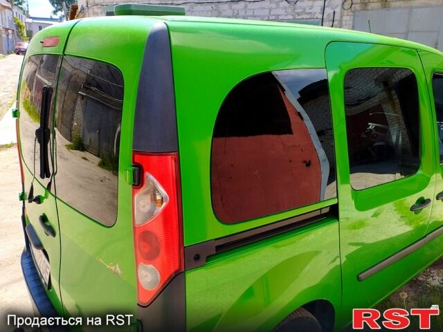 Зеленый Рено Кенгу, объемом двигателя 1.5 л и пробегом 325 тыс. км за 4700 $, фото 2 на Automoto.ua