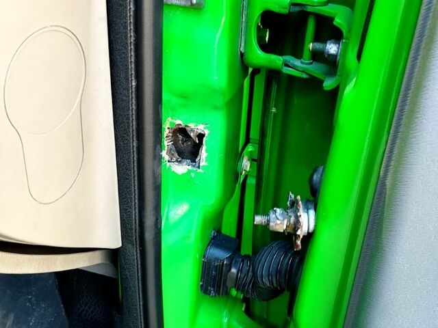 Зеленый Рено Кенгу, объемом двигателя 1.5 л и пробегом 325 тыс. км за 4700 $, фото 7 на Automoto.ua