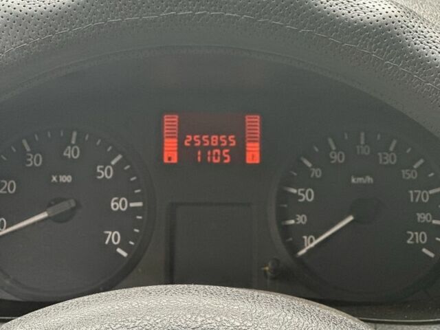 Зеленый Рено Кенгу, объемом двигателя 1.1 л и пробегом 256 тыс. км за 4450 $, фото 5 на Automoto.ua