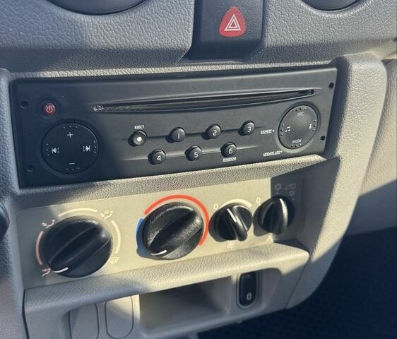 Зелений Рено Кєнгу, об'ємом двигуна 1.6 л та пробігом 149 тис. км за 3300 $, фото 12 на Automoto.ua