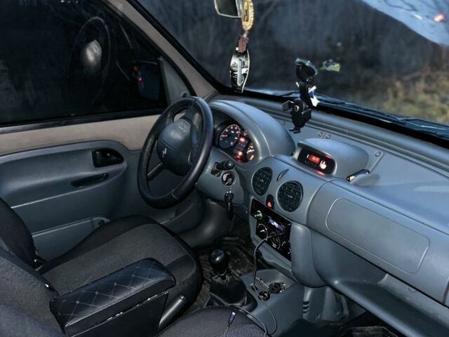 Зеленый Рено Кенгу, объемом двигателя 1.9 л и пробегом 303 тыс. км за 4750 $, фото 6 на Automoto.ua