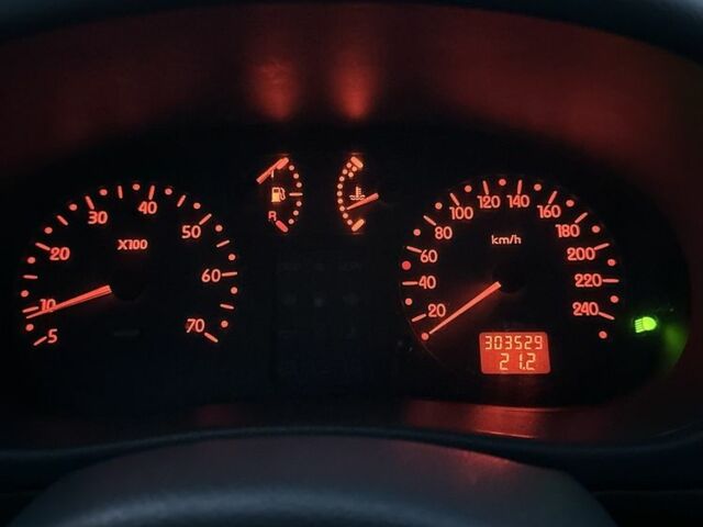 Зеленый Рено Кенгу, объемом двигателя 1.9 л и пробегом 303 тыс. км за 4750 $, фото 7 на Automoto.ua