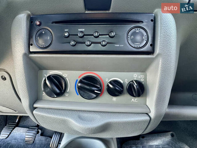 Зеленый Рено Кенгу, объемом двигателя 1.4 л и пробегом 209 тыс. км за 3600 $, фото 29 на Automoto.ua