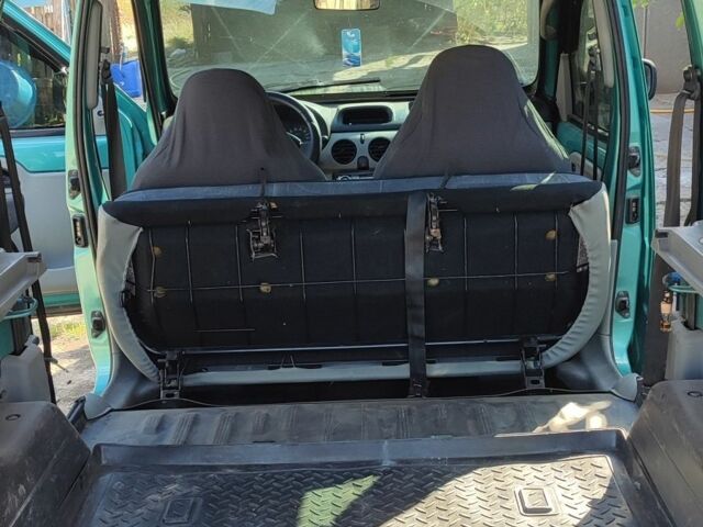 Зеленый Рено Кенгу, объемом двигателя 1.4 л и пробегом 300 тыс. км за 4000 $, фото 5 на Automoto.ua