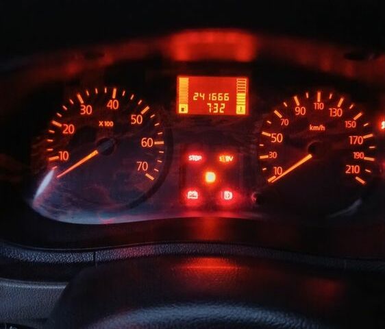 Зелений Рено Кєнгу, об'ємом двигуна 1.4 л та пробігом 243 тис. км за 3400 $, фото 3 на Automoto.ua