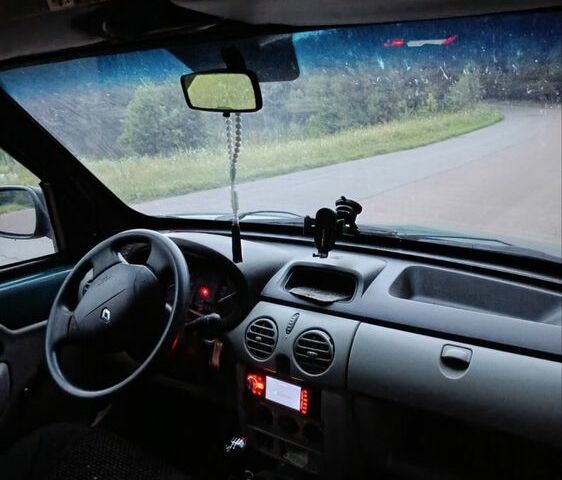 Зелений Рено Кєнгу, об'ємом двигуна 1.4 л та пробігом 243 тис. км за 3400 $, фото 5 на Automoto.ua
