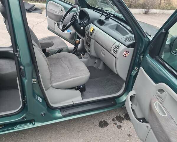 Зелений Рено Кєнгу, об'ємом двигуна 1.5 л та пробігом 251 тис. км за 5200 $, фото 3 на Automoto.ua