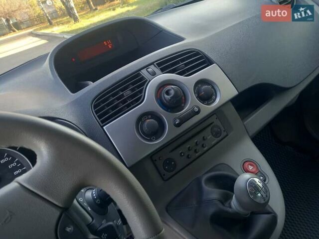 Зелений Рено Кєнгу, об'ємом двигуна 1.5 л та пробігом 226 тис. км за 7850 $, фото 22 на Automoto.ua
