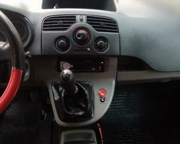 Зеленый Рено Кенгу, объемом двигателя 1.46 л и пробегом 255 тыс. км за 5800 $, фото 2 на Automoto.ua